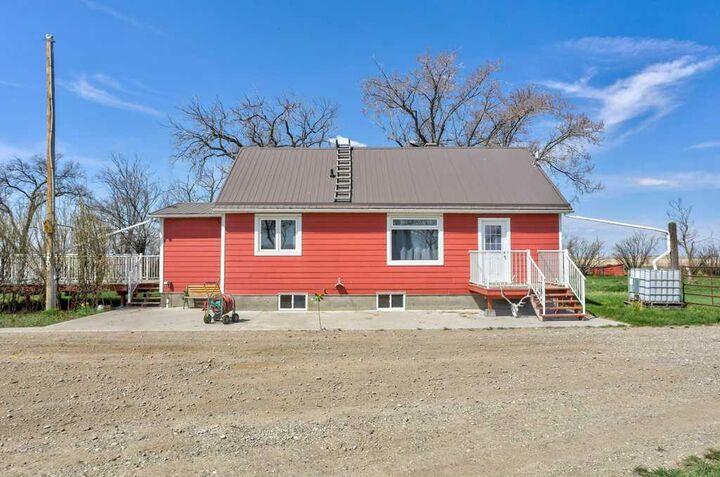 Property Photo:  260035 Twp120 260035  AB T0L 0T0 