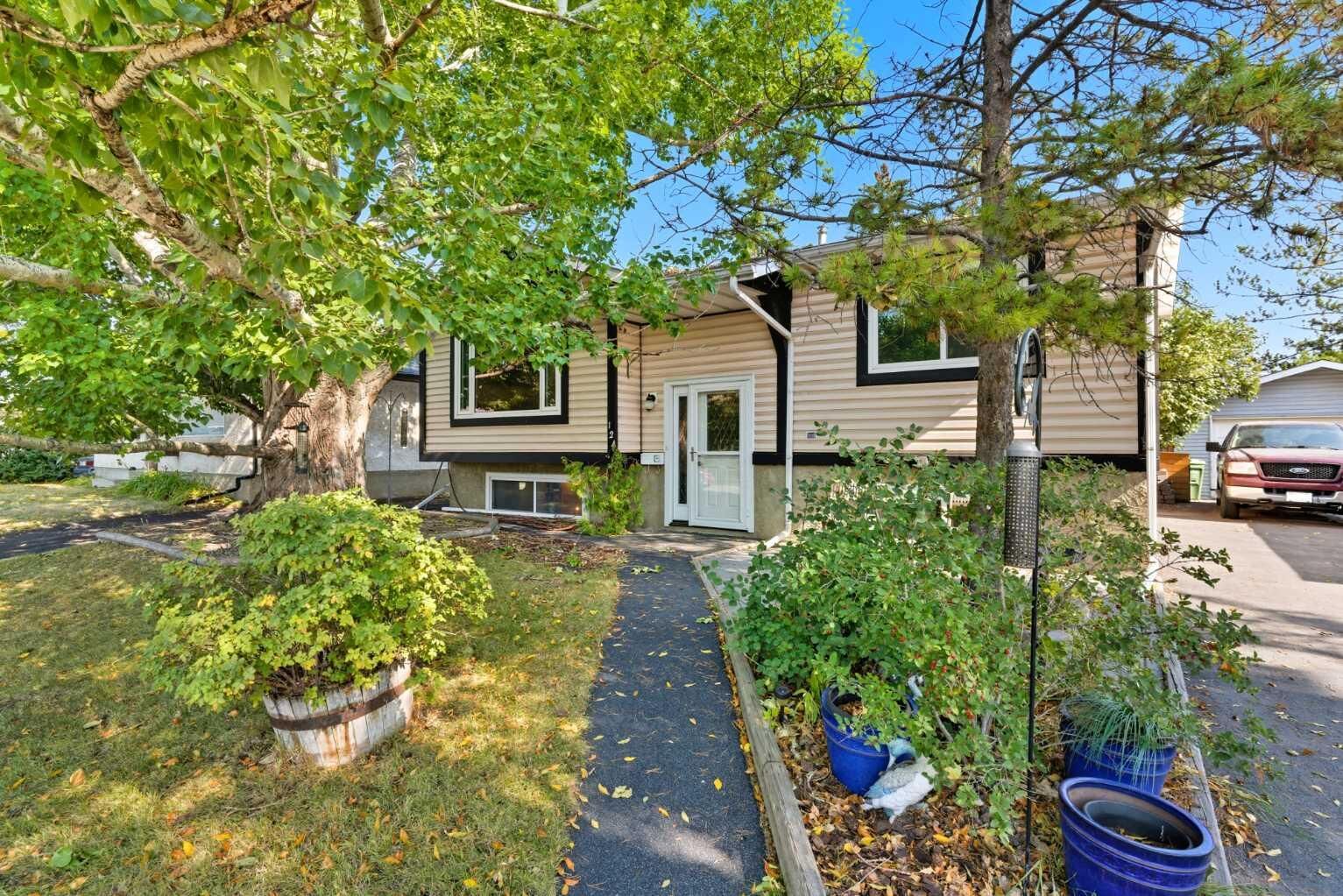 Property Photo:  124 Lynnbrook Road SE  AB T2C 1S6 