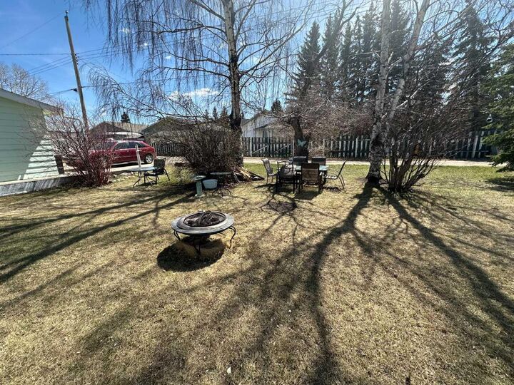 Property Photo:  1435 22 Avenue  AB T0M 0W0 