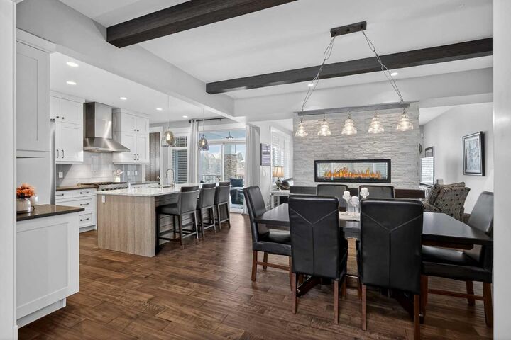 Property Photo:  616 Coopers Crescent SW  AB T4B 0X5 