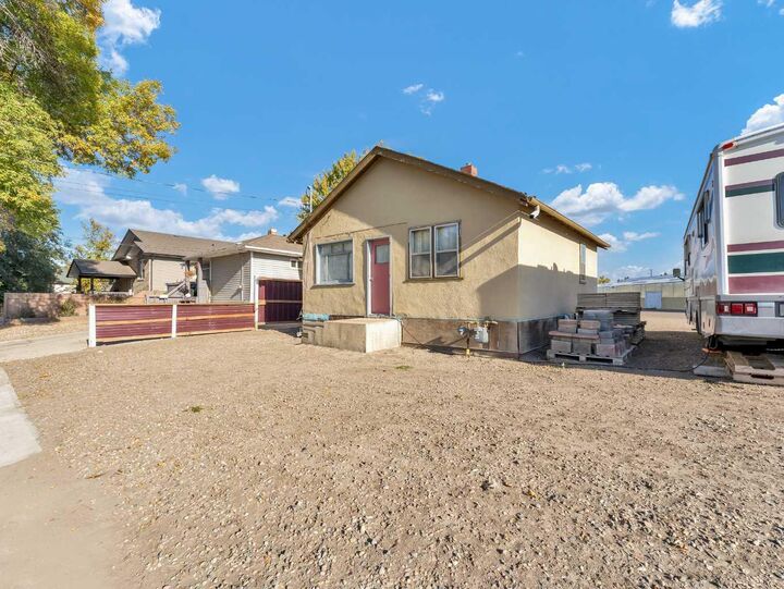Property Photo:  640 Pottery Street SE  AB T1A 7G2 
