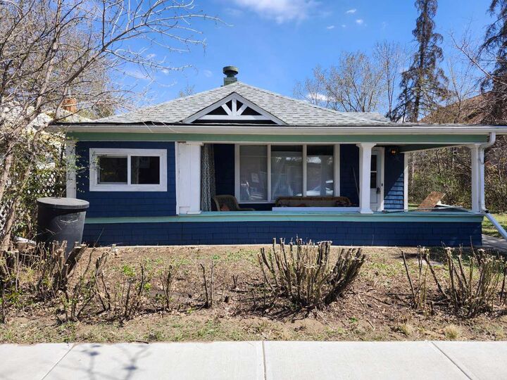 Property Photo:  148 3 Street W  AB T0J 0Y3 