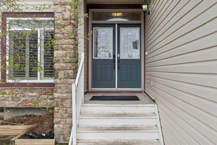 Property Photo:  1826 Baywater Street SW  AB T4B 0A8 