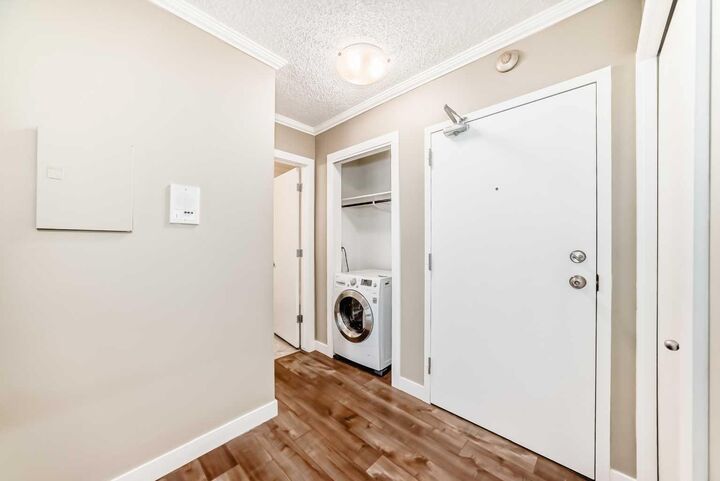 Property Photo:  1720 13 Street SW 202  AB T2T 3P4 