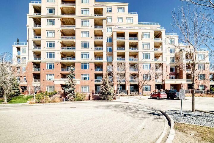 Property Photo:  24 Hemlock Crescent SW 3506  AB T3C 2Z1 