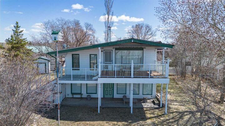 Property Photo:  44 Lakeview Avenue  AB T0C 2L0 