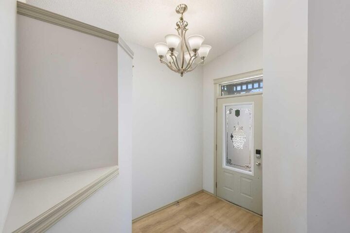 Property Photo:  252 Prestwick Heights SE  AB T2Z 4K3 