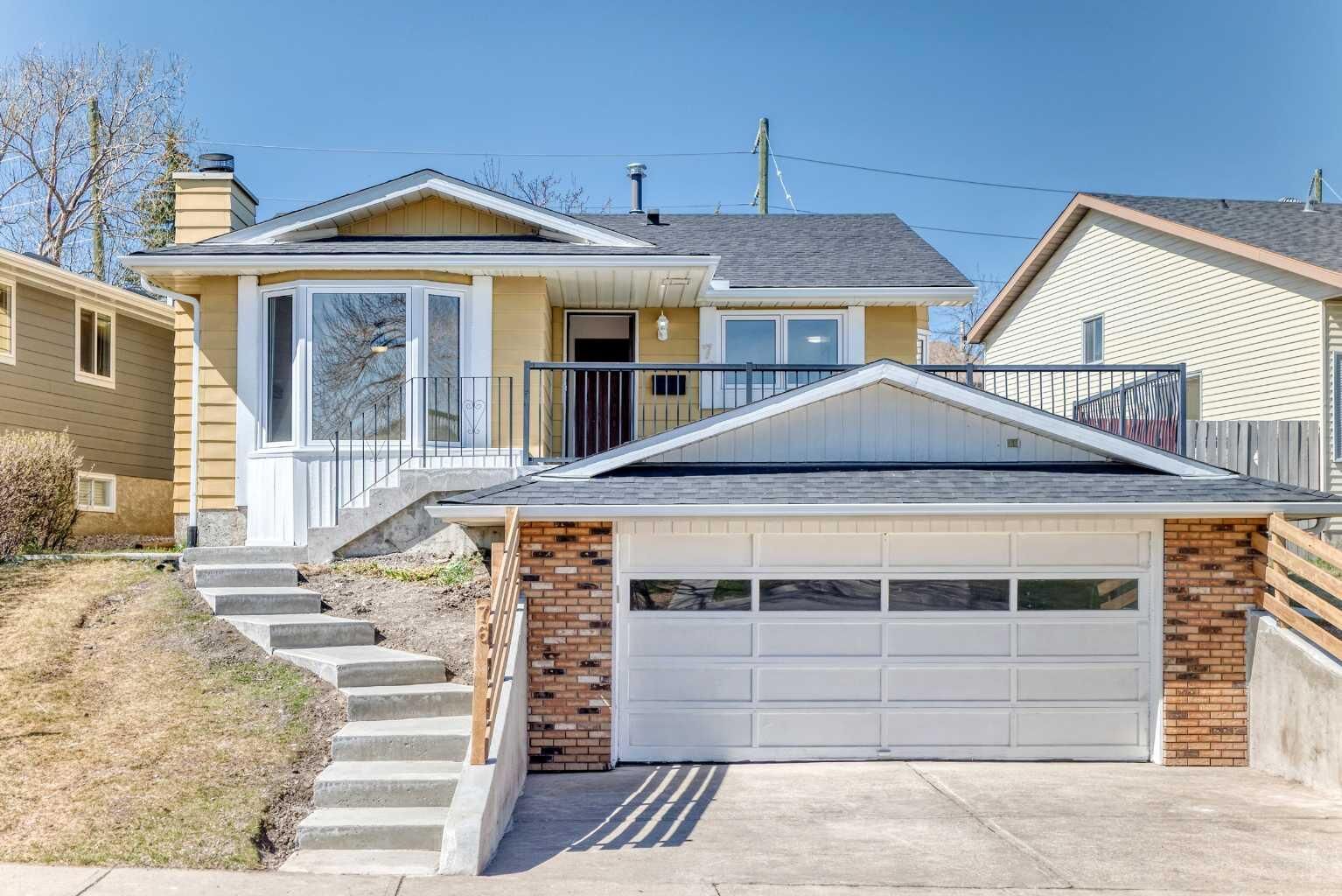 Property Photo:  76 Berkshire Court NW  AB T3K 1Z5 