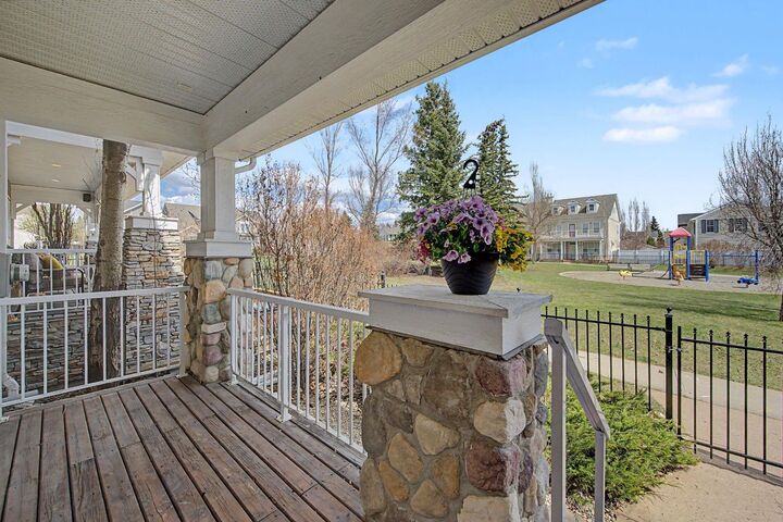 Property Photo:  8 Ypres Lane SW  AB T2T 6M9 