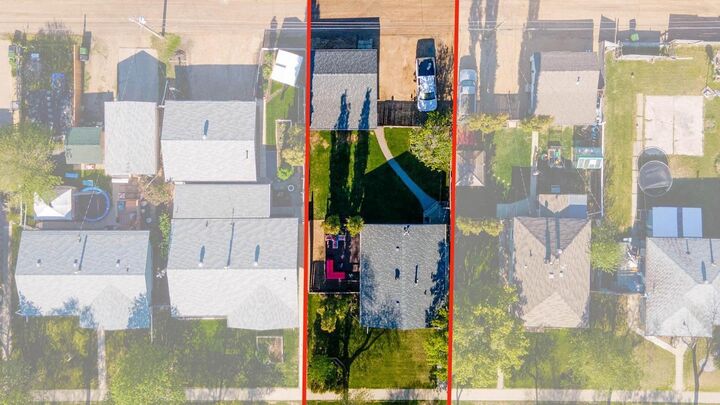 Property Photo:  5226 50 Street  AB T4V 1R5 