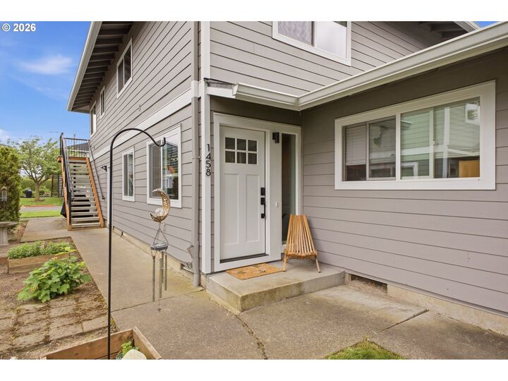 Property Photo:  1458 NE Paropa Ct  OR 97030 