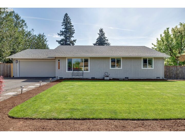 Property Photo:  1144 N Pine St  OR 97013 