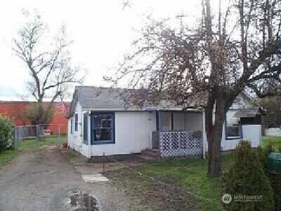 Property Photo:  127  12th Street SE  WA 98372 