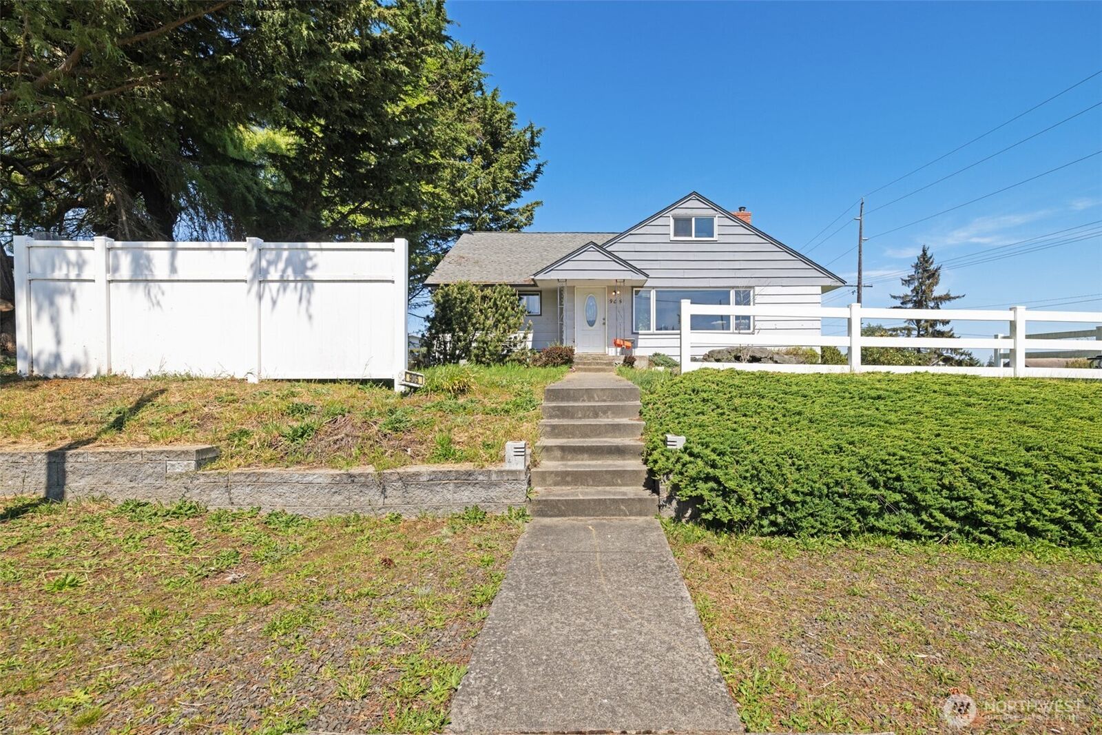 Property Photo:  905 W 11th Street  WA 98363 