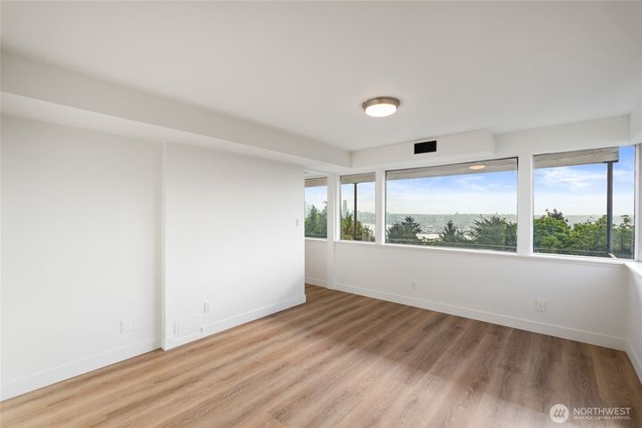 Property Photo:  2410  37th Avenue SW Lower  WA 98126 
