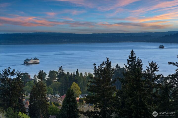 Property Photo:  19314  94th Avenue W  WA 98020 