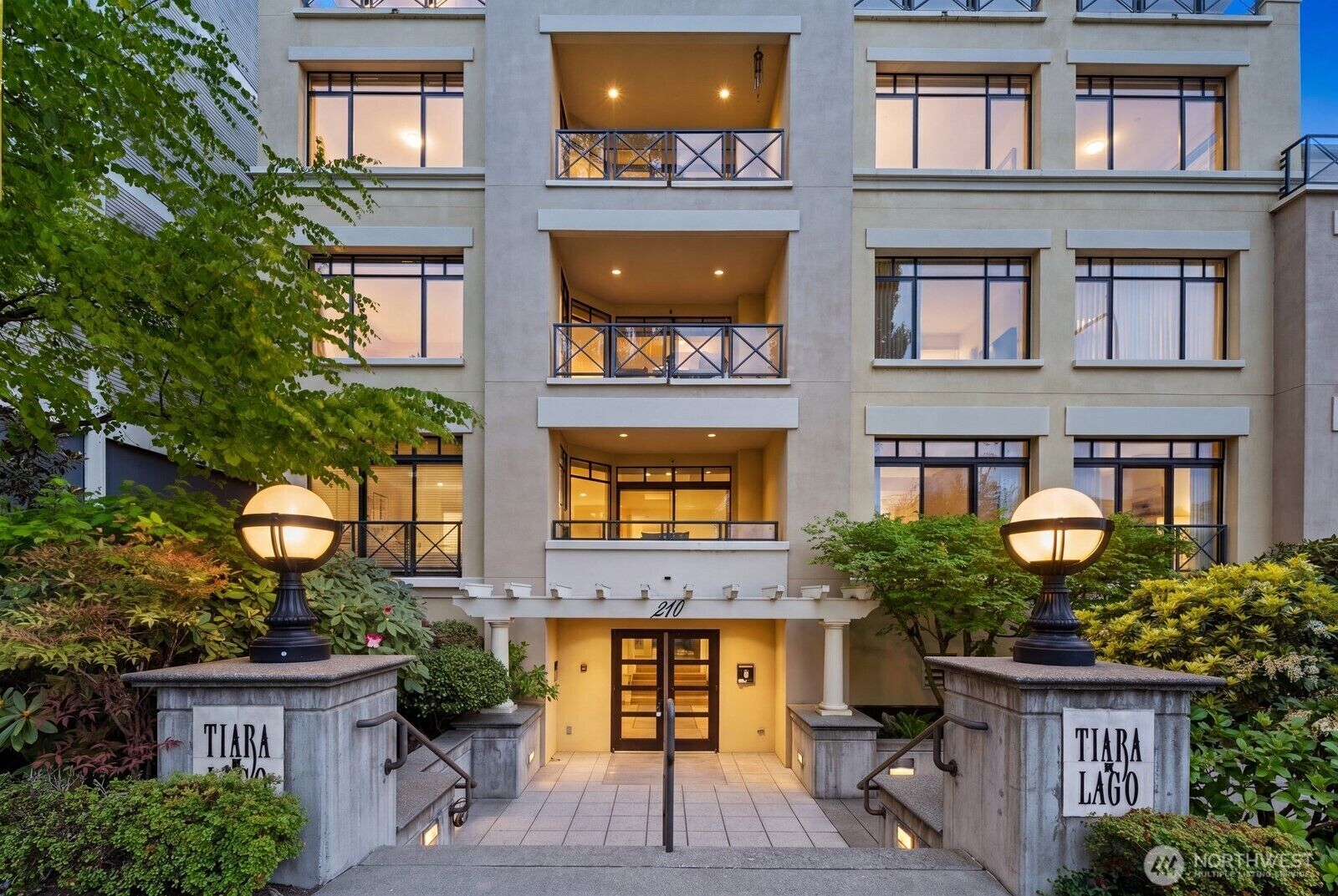 Property Photo: 210 Market Street 203 WA 98033