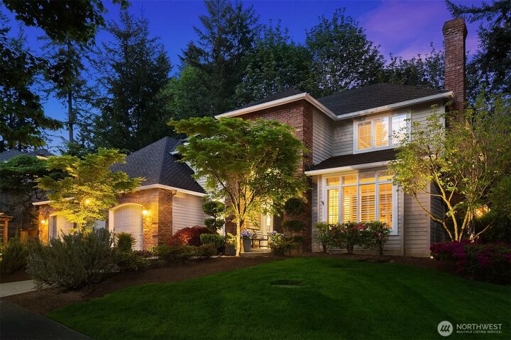 Property Photo:  8512  213th Place NE  WA 98053 