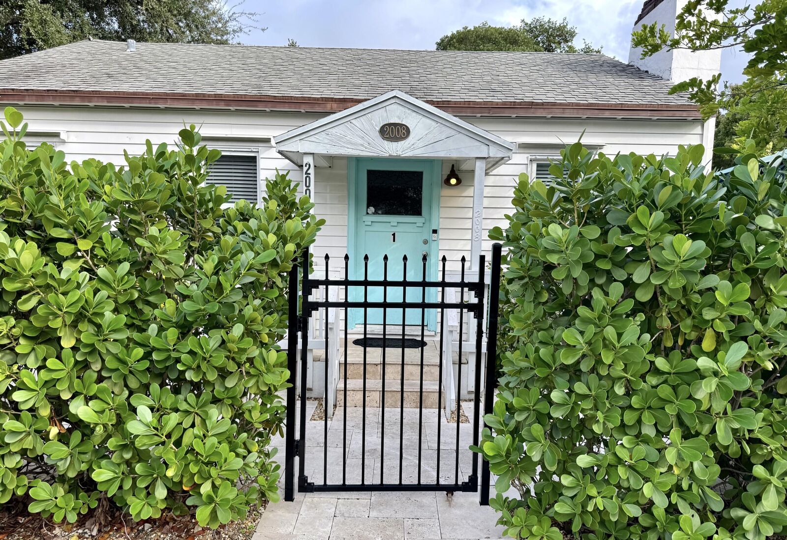 Property Photo:  2008 SE 4th Avenue 1-3  FL 33316 