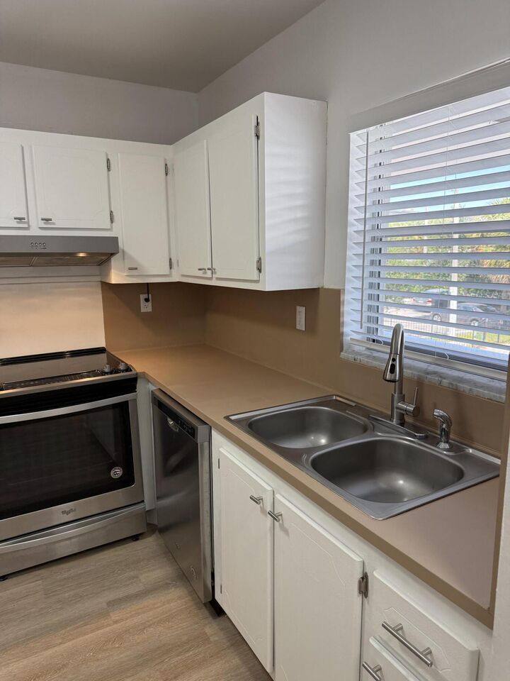 Property Photo:  1400 NE 55th Street  FL 33334 