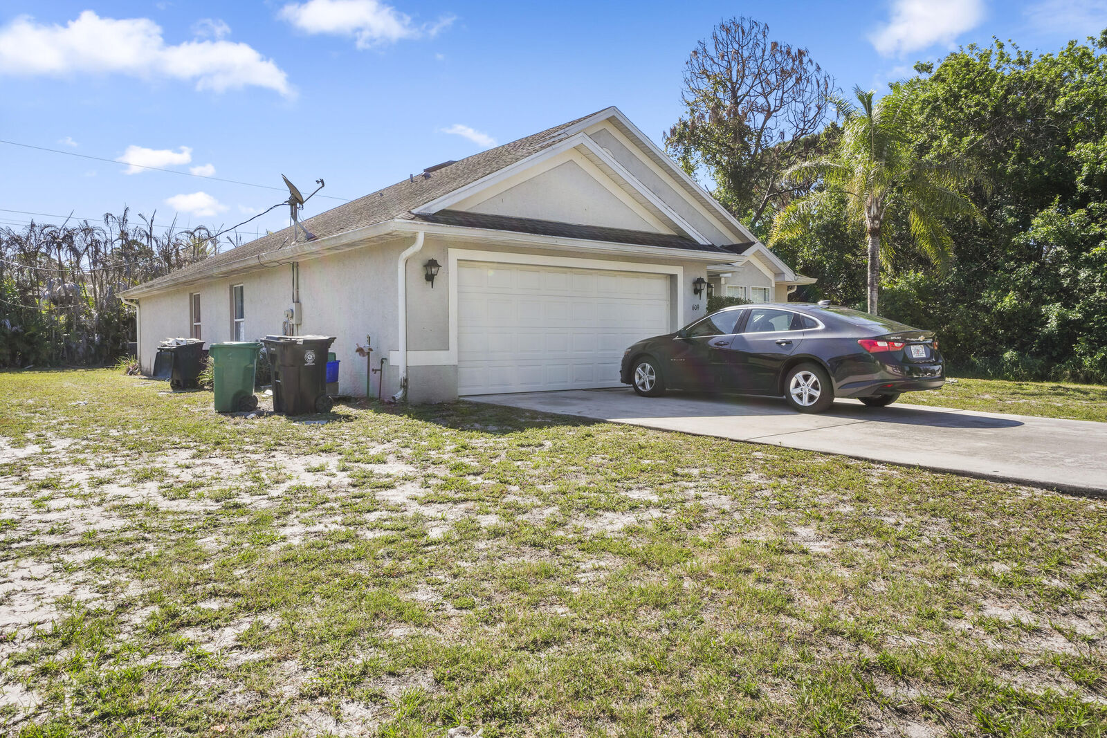 Property Photo: 609 NW Cardinal Drive FL 34983