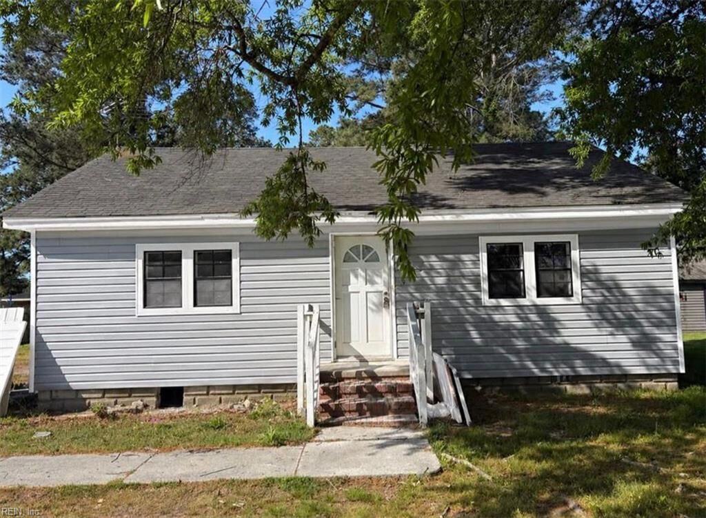 Property Photo:  135 Whaley St St  VA 23438 