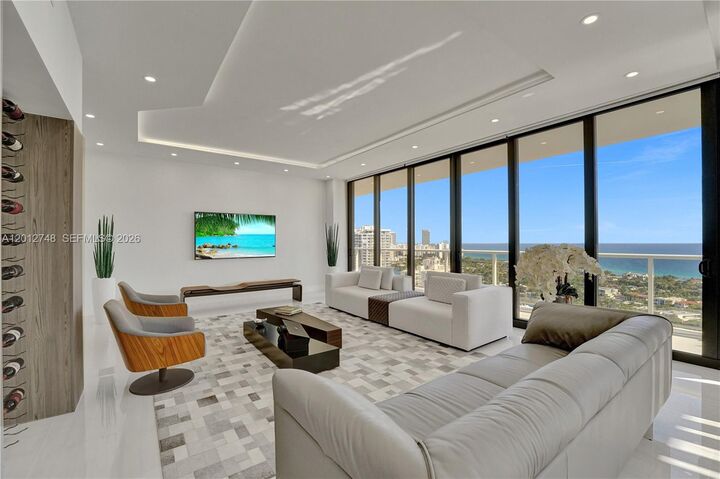 Property Photo:  20281 E Country Club Dr Ph14  FL 33180 