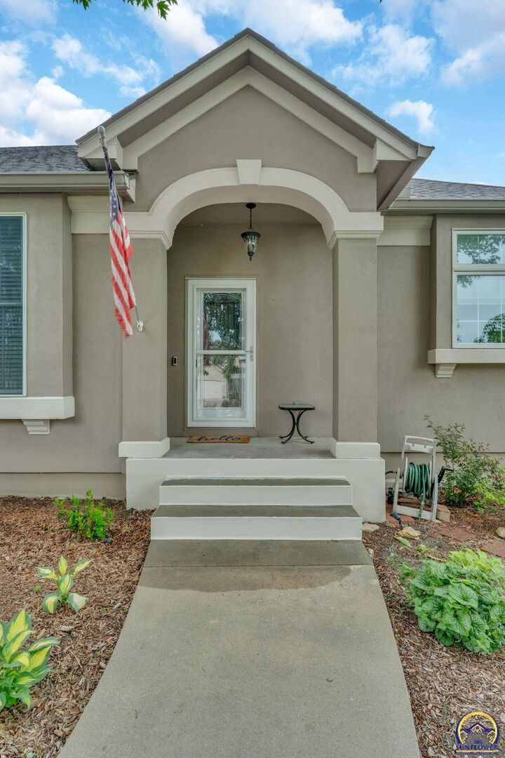 Property Photo:  4513 SW Moundview Dr  KS 66610 