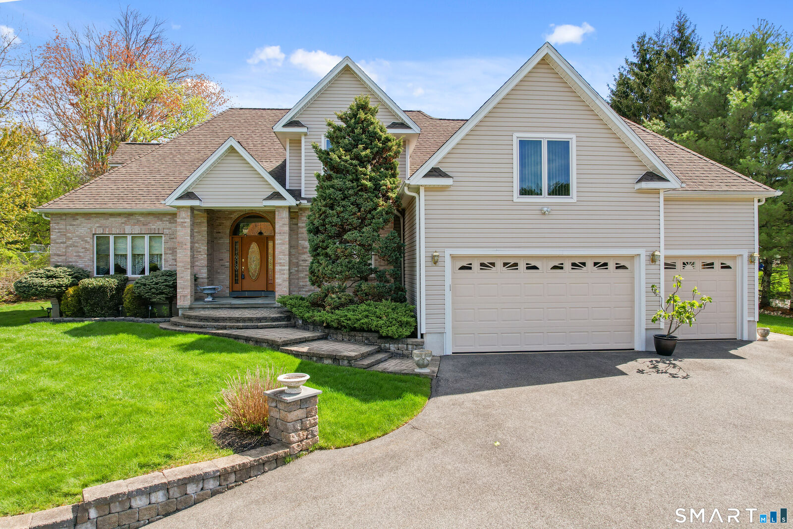 Property Photo:  44 Chippenwood Lane  CT 06010 