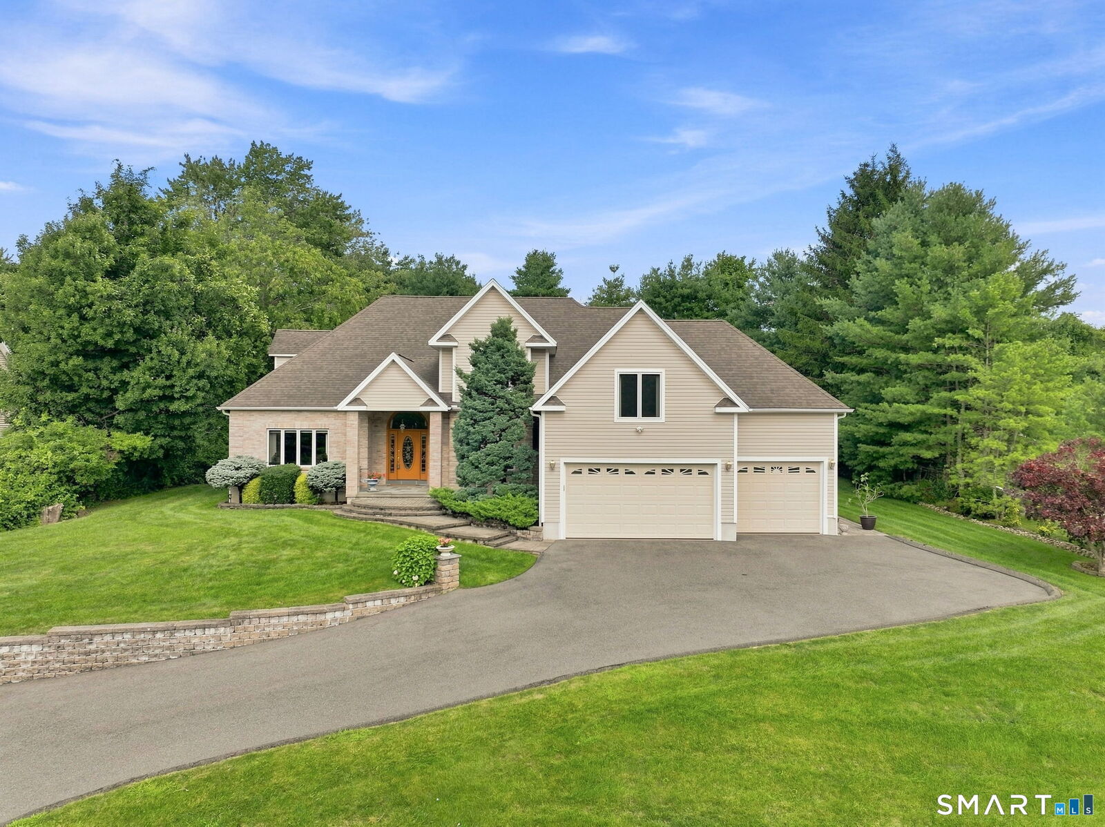 Property Photo:  44 Chippenwood Lane  CT 06010 
