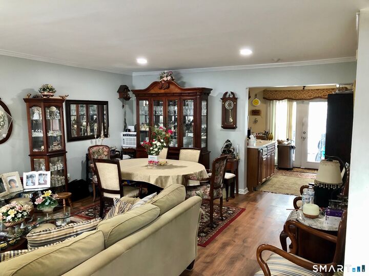 Property Photo:  30 Yarrington Court 30  CT 06607 