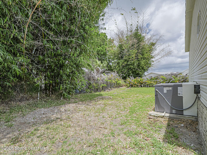 Property Photo: 818 Thrush Circle FL 32976