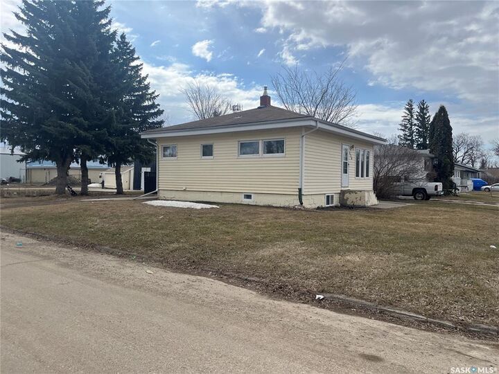 Property Photo:  238 1st Street NW  SK S0A 4J0 