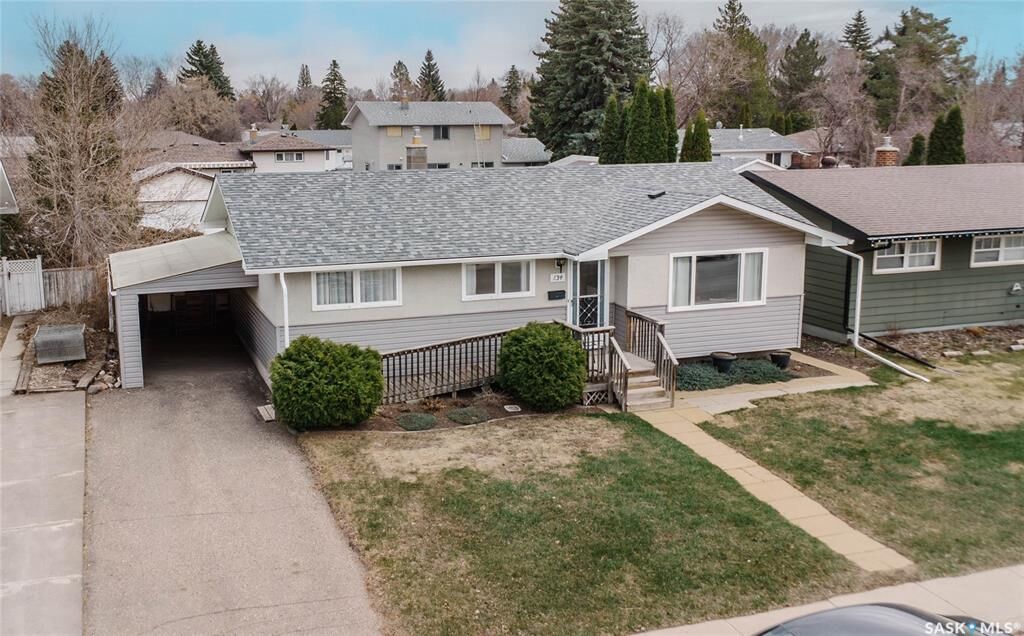Photo de la propriété:  134 Maclean Crescent  SK S7J 2R7 