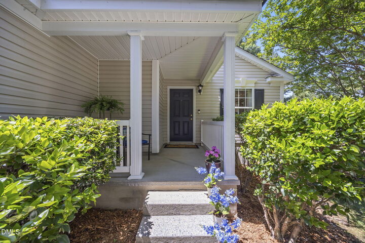 Property Photo: 919 Homestead Park Drive NC 27502