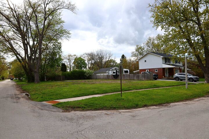 Property Photo:  74 Summit Avenue  ON L3C 4G7 