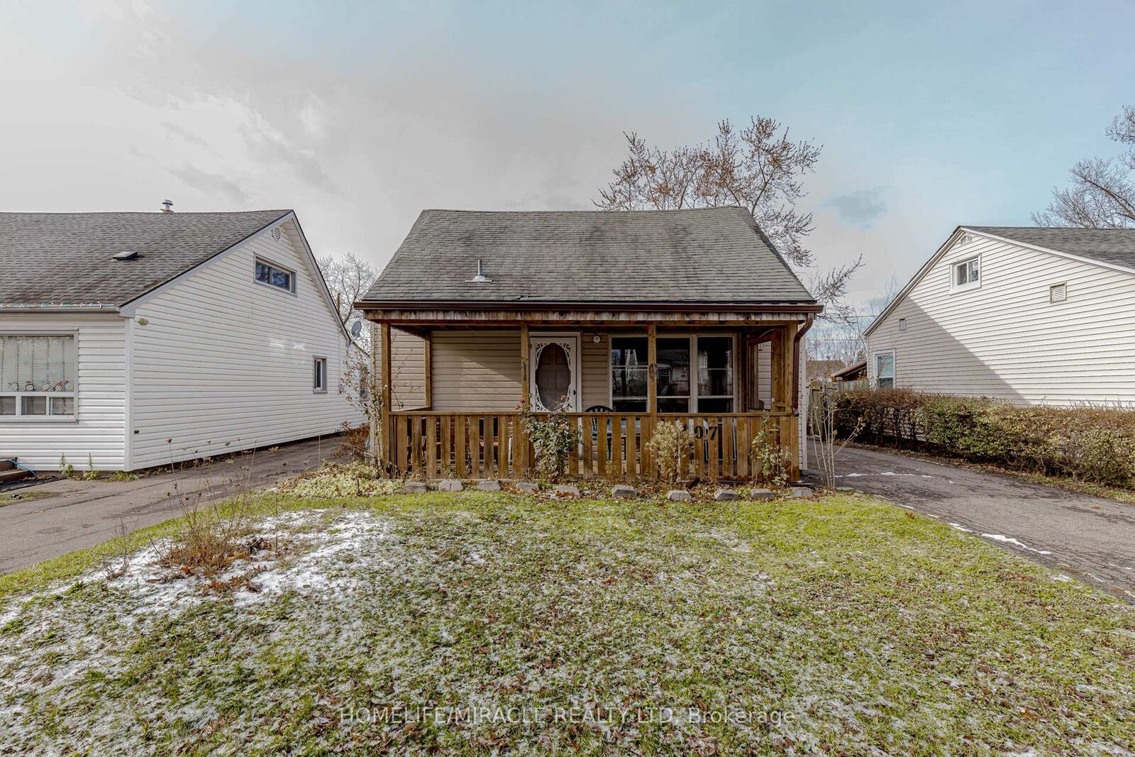 Property Photo: 107 Dover Road ON L3B 2V1