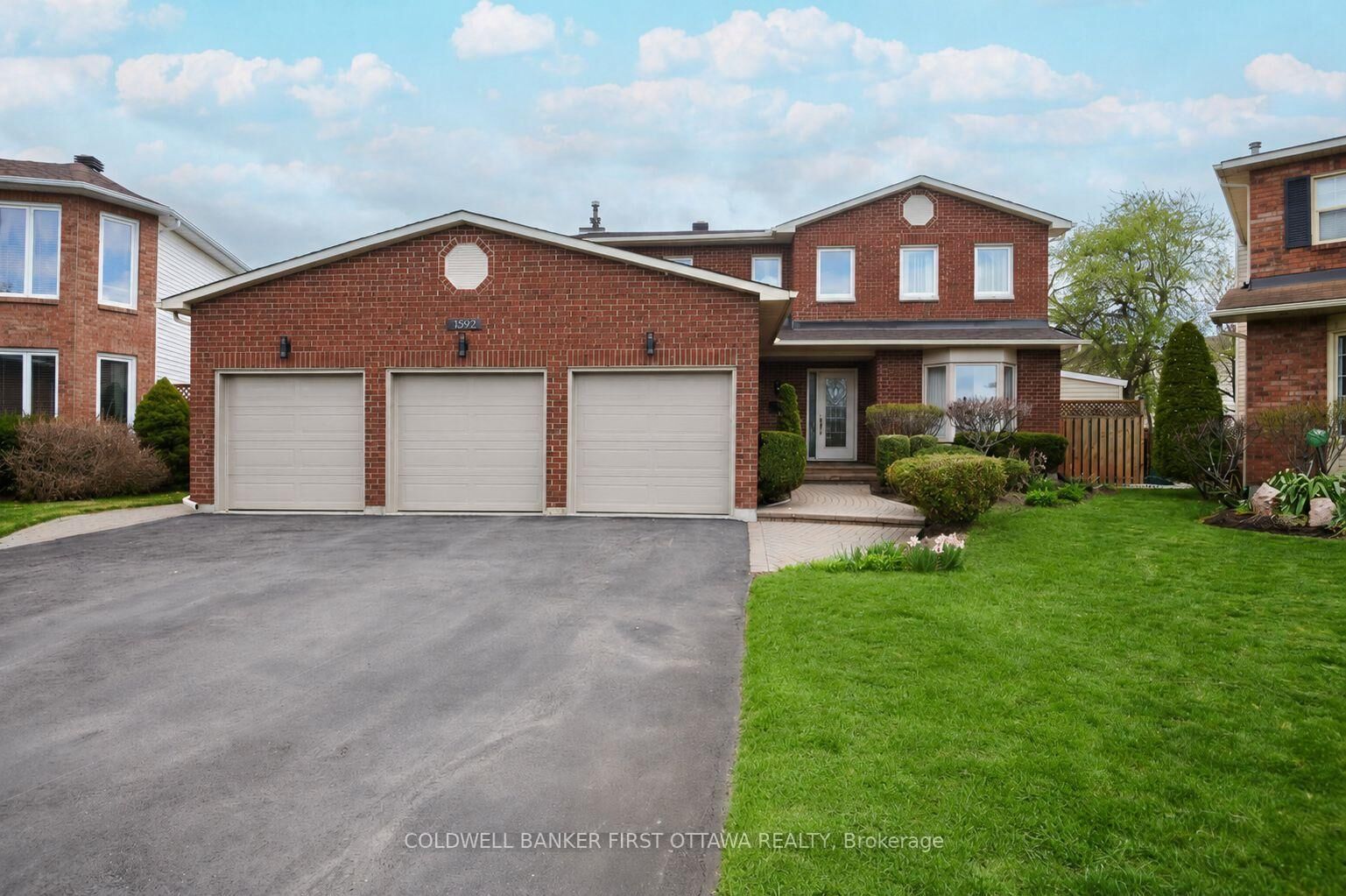 Property Photo:  1592 Zachary Street  ON K1C 6C6 