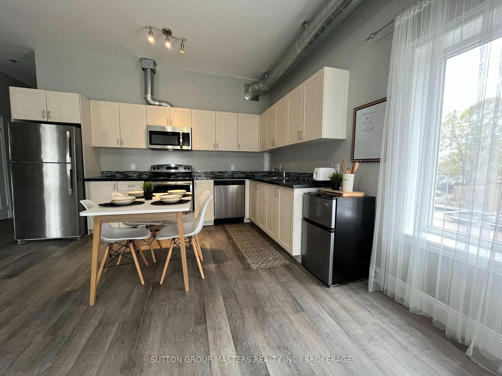 Property Photo: 630 Princess Street 201 ON K7L 1E3