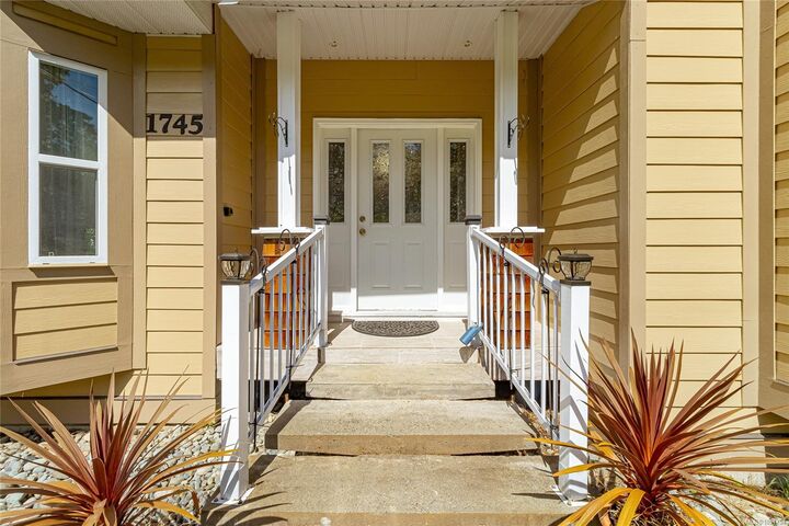Property Photo: 1745 Pavenham Rd BC V0R 1N1