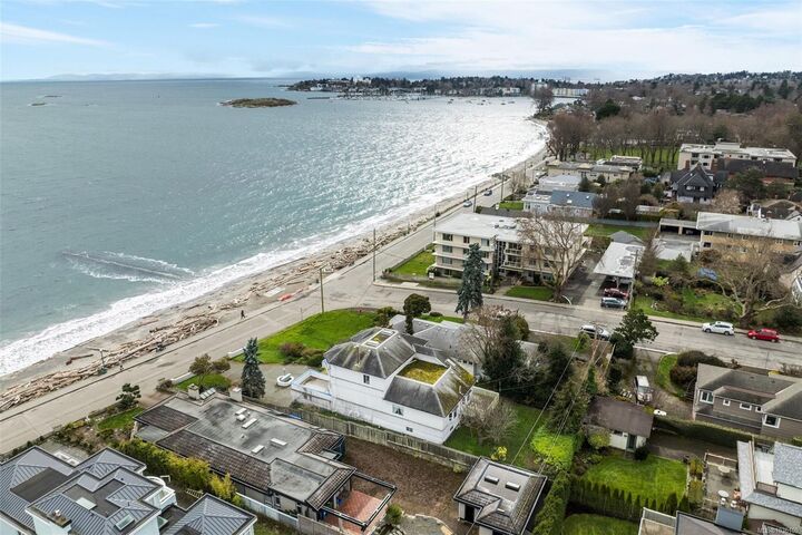 Property Photo:  2524 Esplanade  BC V8R 2W3 