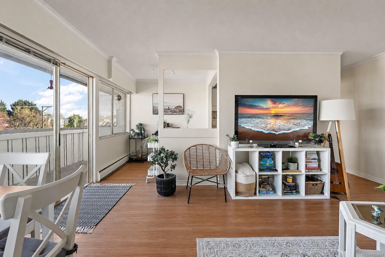 Property Photo:  964 Heywood Ave 309  BC V8V 2Y5 