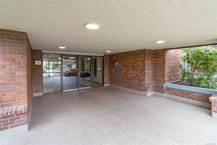 Property Photo:  1655 Begbie St 314  BC V8R 1L4 