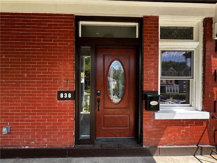 Property Photo:  836 Farragut St  PA 15206 