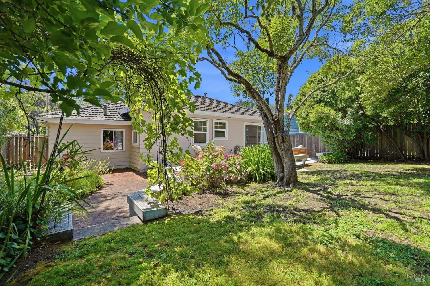 Property Photo:  234 Solano Street  CA 94901 