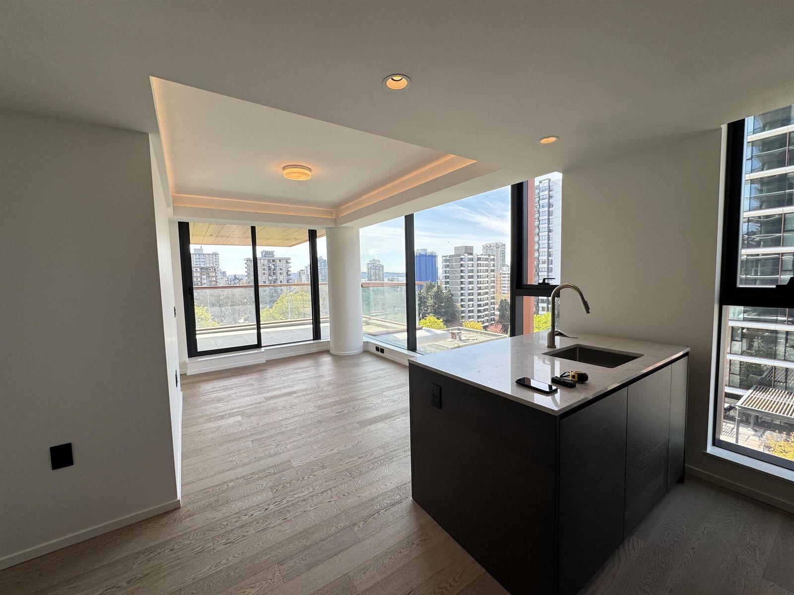 Property Photo:  1408 Robson Street 1102  BC V6Z 3A9 
