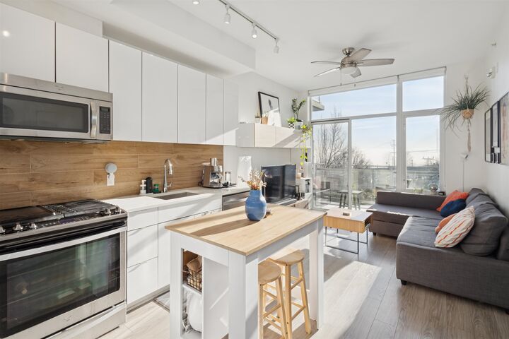 Property Photo:  200 Nelson'S Crescent 208  BC V3L 0H4 