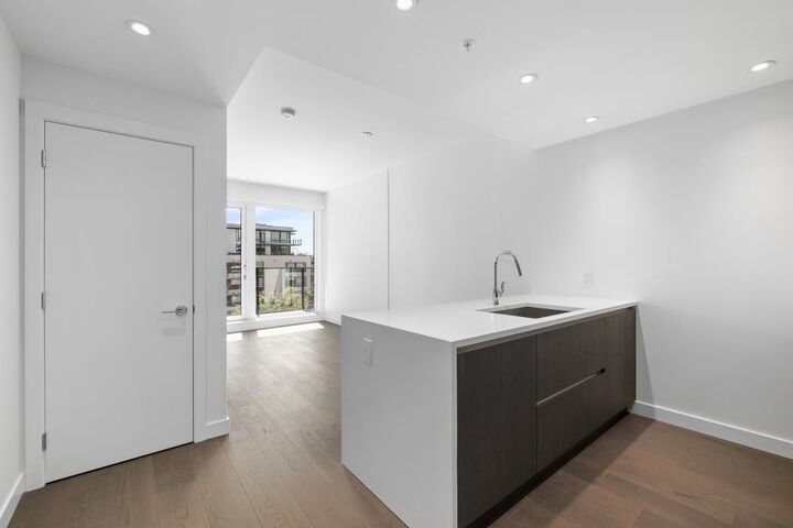 Property Photo:  5168 Cambie Street 412  BC V5Z 2Z7 