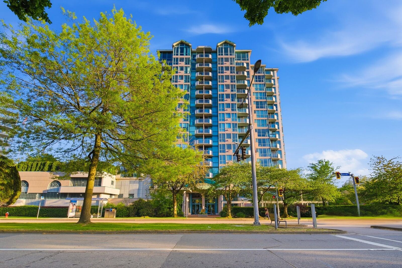 Property Photo:  7500 Granville Avenue 908  BC V6Y 3Y6 