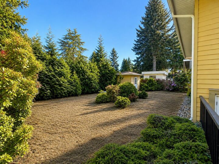 Property Photo: 14068 Blackburn Avenue BC V4B 2Z7